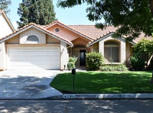 9260 N Green Meadows Ln, Fresno, CA