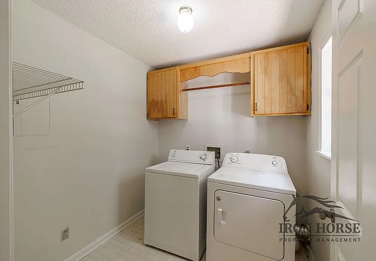 335 Oak Meadows Dr — Photo 8