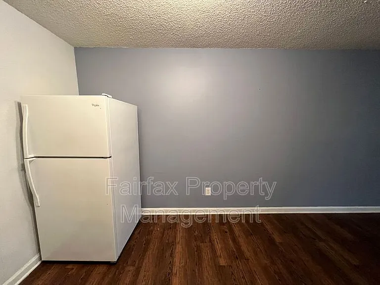1011 Burke St #3 — Photo 6