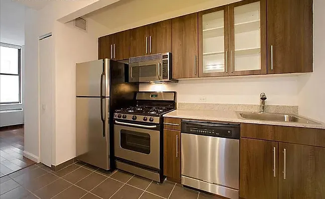 Rented by Coldwell Banker Warburg | media 8