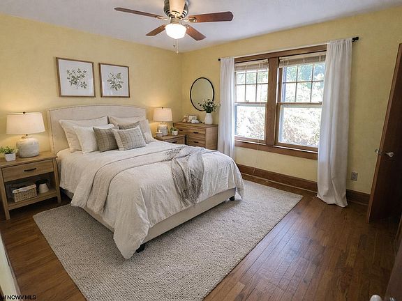 3rd image of 318 Harpertown Rd