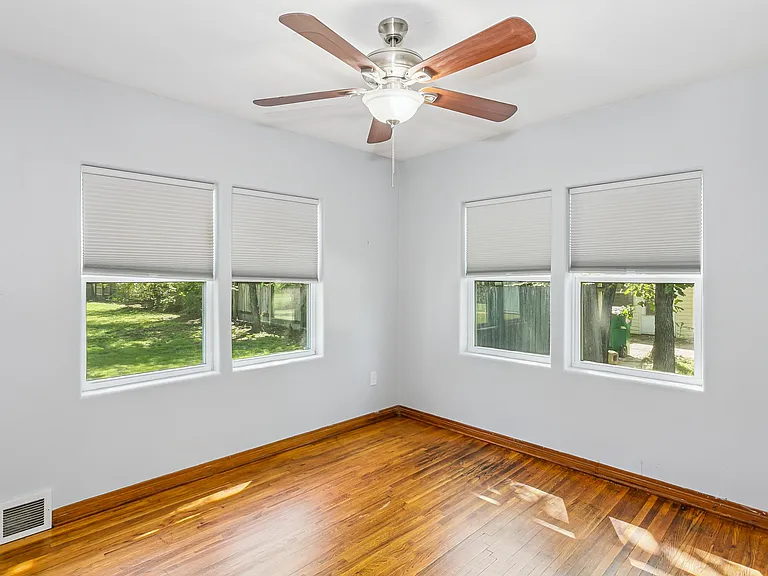 2914 N Clarence Ave — Photo 13