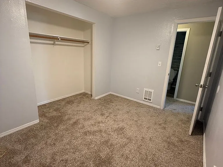 1040 Fenwick St — Photo 11