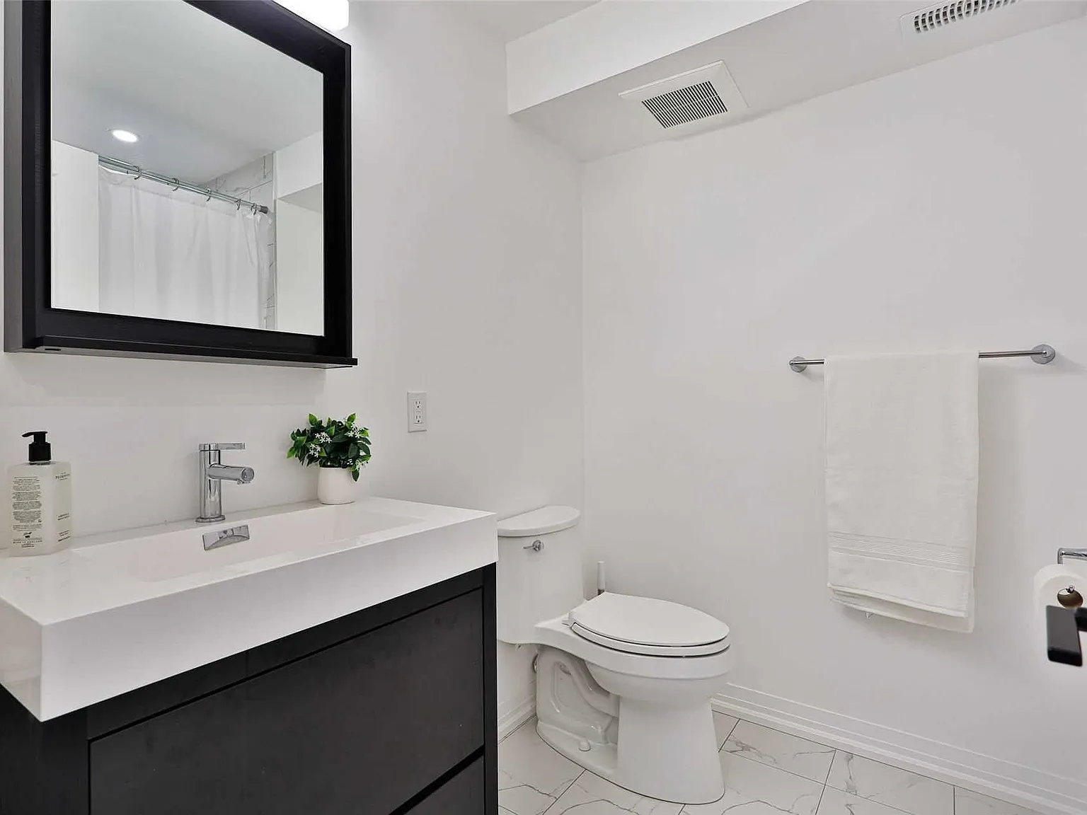 2 bed, 1000 sqft, $1,200 — Photo 2