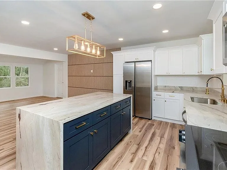 421 McQueen Ave — Photo 3