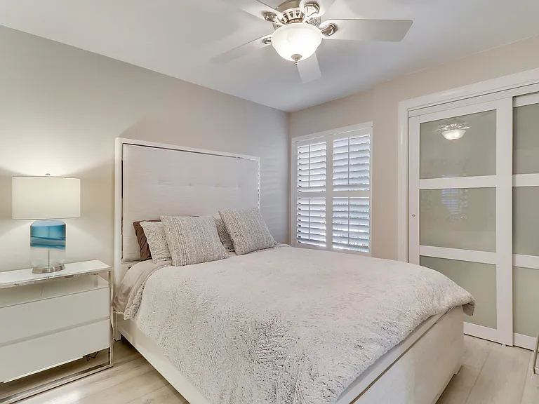 515 Bay Colony Dr N — Photo 39