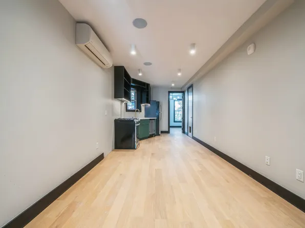 41 Van Wagenen Avenue image 21 of 26