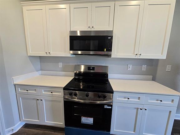 5th image of 1010 Garden Ln