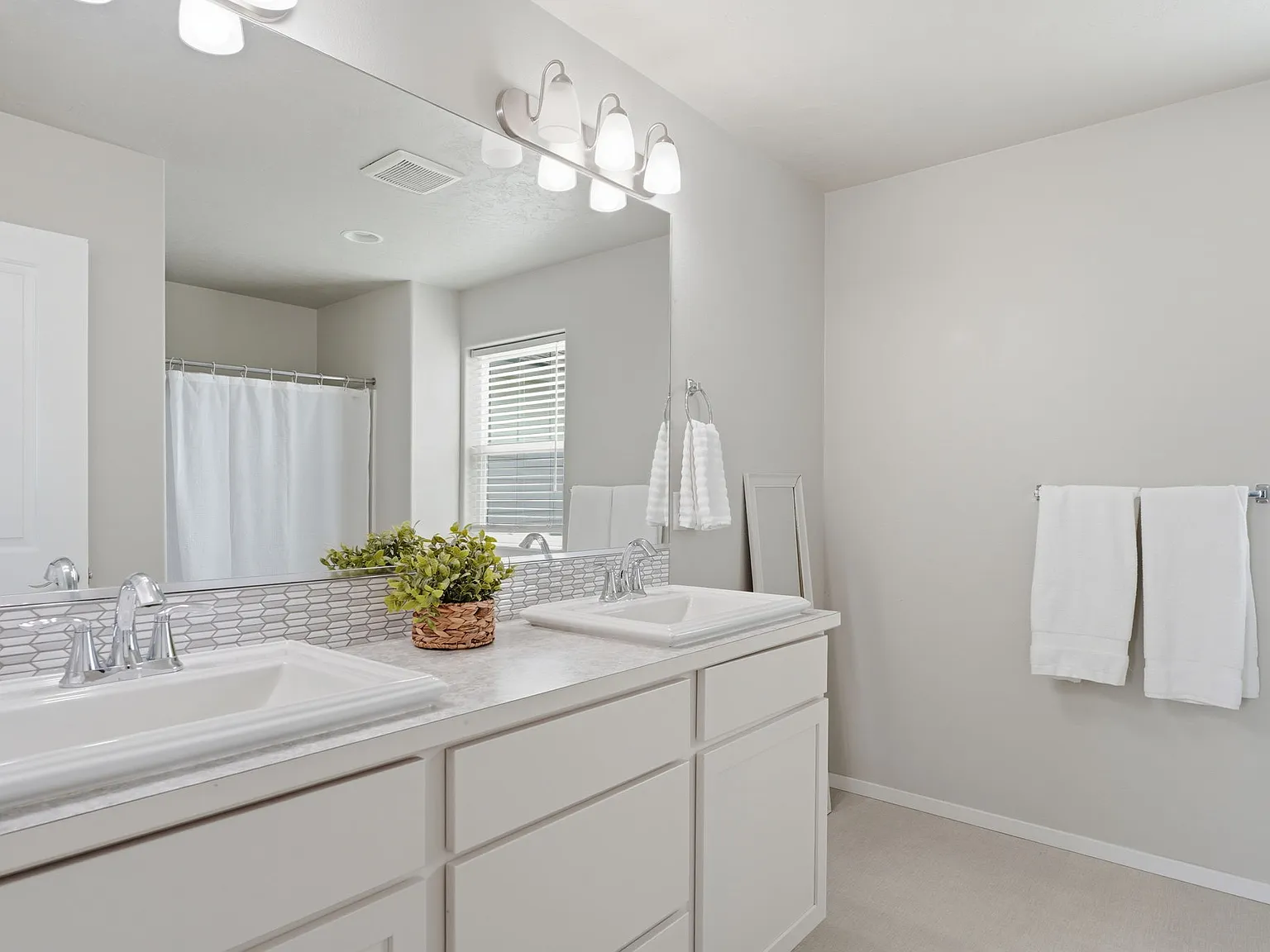 3 bed, 2.5 bath, 1789 sqft, $2,325 — Photo 4