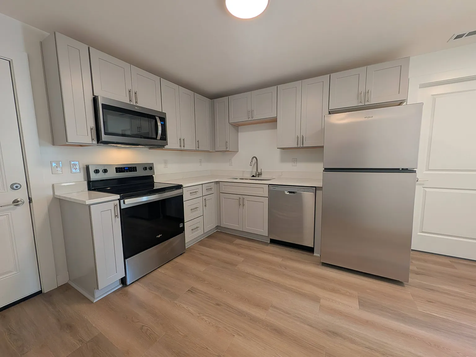 9 bed, $8,100 — Photo 4