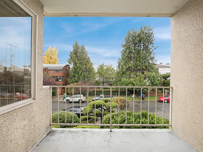 2034 Minor Apartments — Photo 4