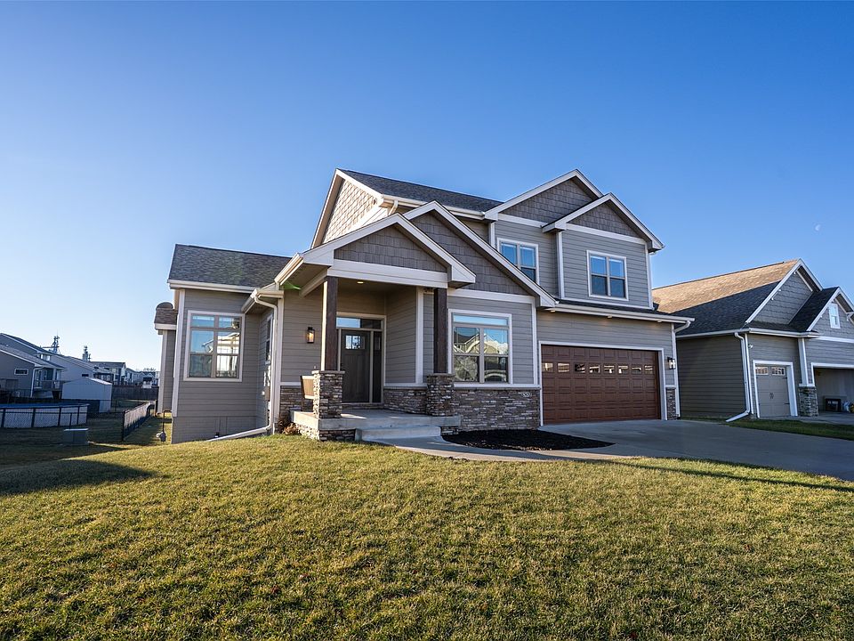 1st image of 307 Aspen Dr NE