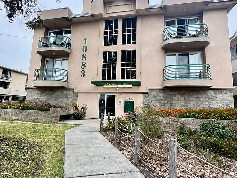 10883 Rose Ave #101 — Photo 4