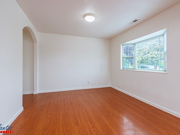 4th image of 594 Waite Ave
