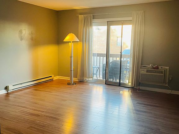2nd image of 750 Mill St #D
