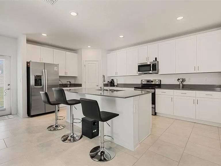 830 Turner Ln — Photo 2