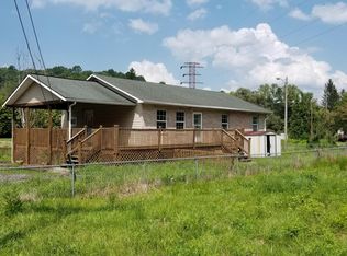 113 S Washington Ave, Mount Hope, WV 25880