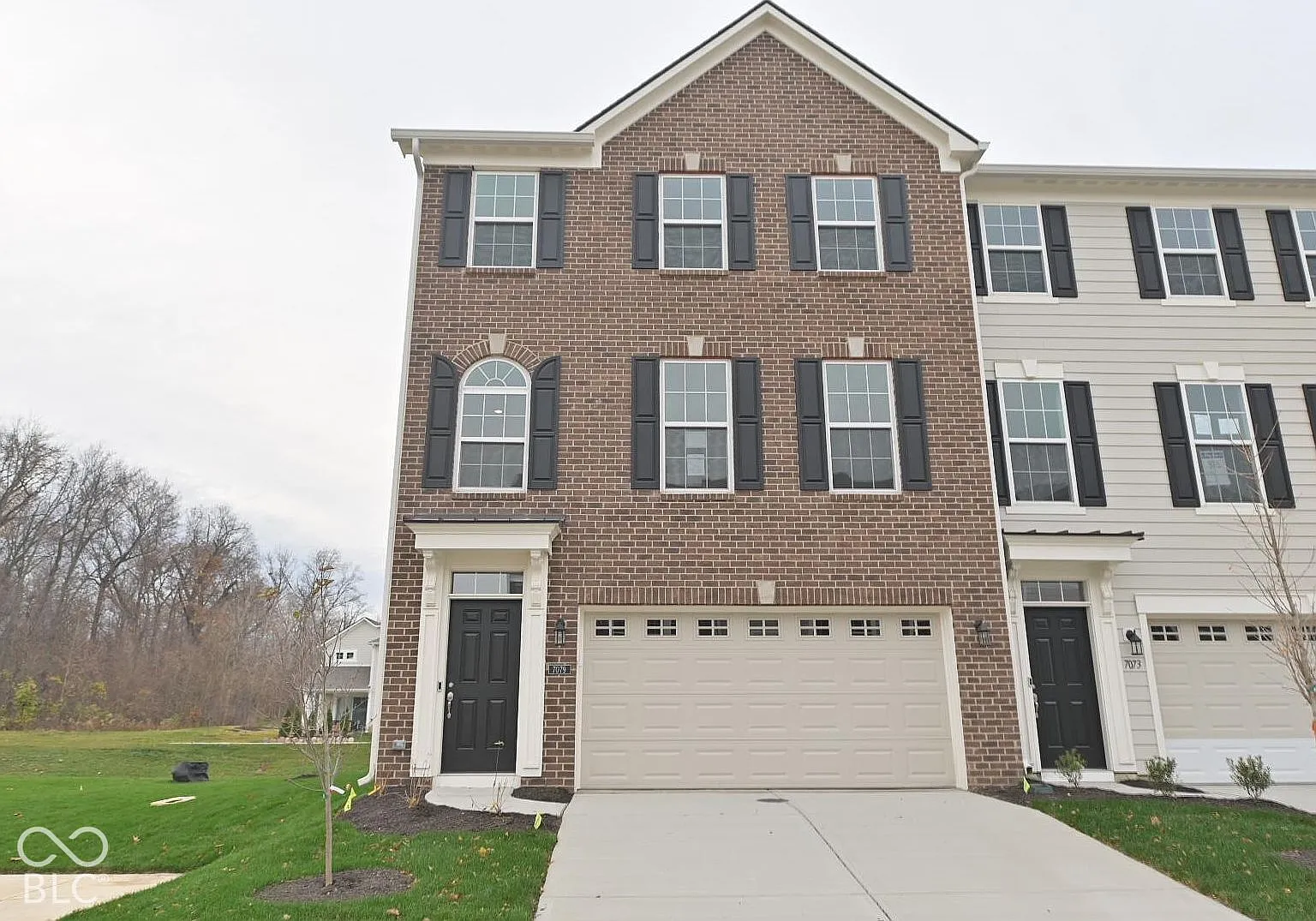 3 bed, 3.5 bath, 1945 sqft, $2,645 — Photo 2