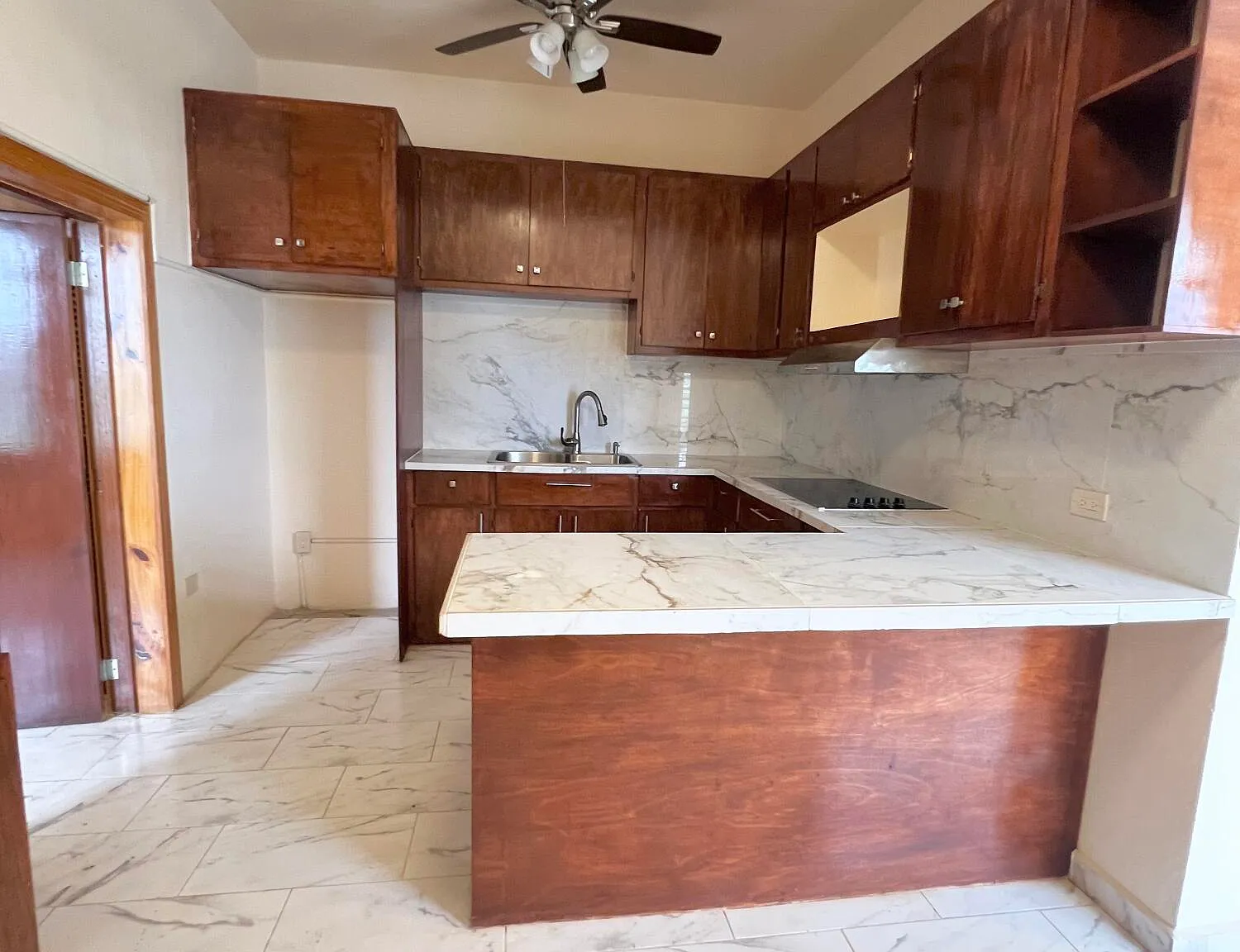 2 bed, 900 sqft, $1,600 — Photo 1