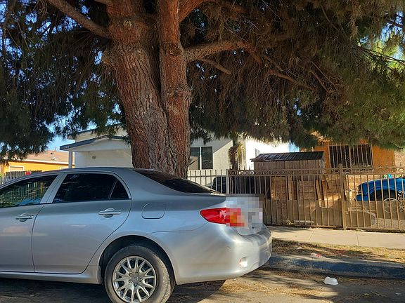 2nd image of 906 E 109th St