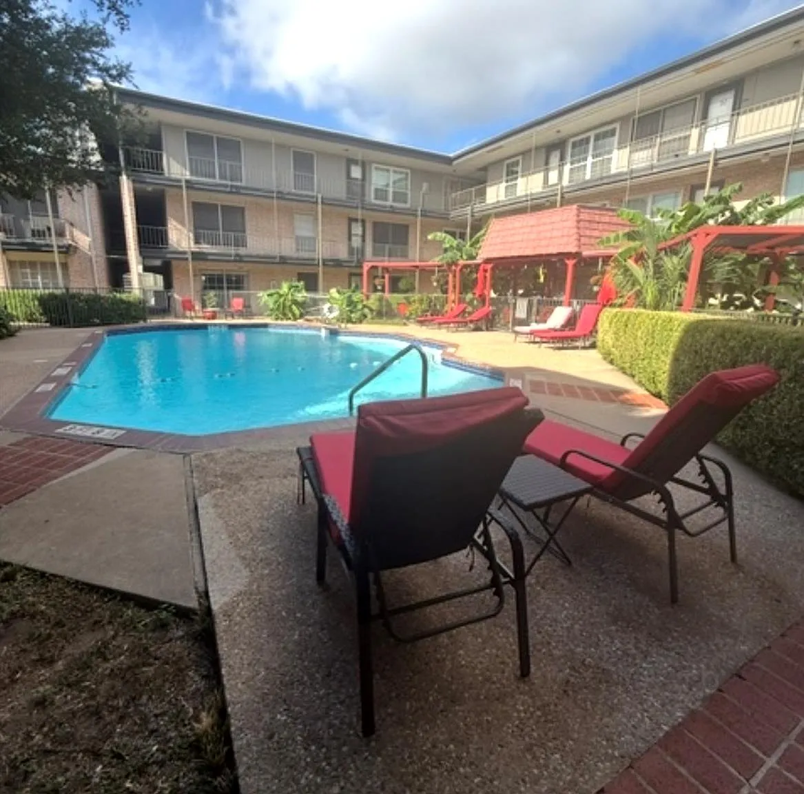 1 bed, 1.0 bath, 647 sqft, $1,250 — Photo 2