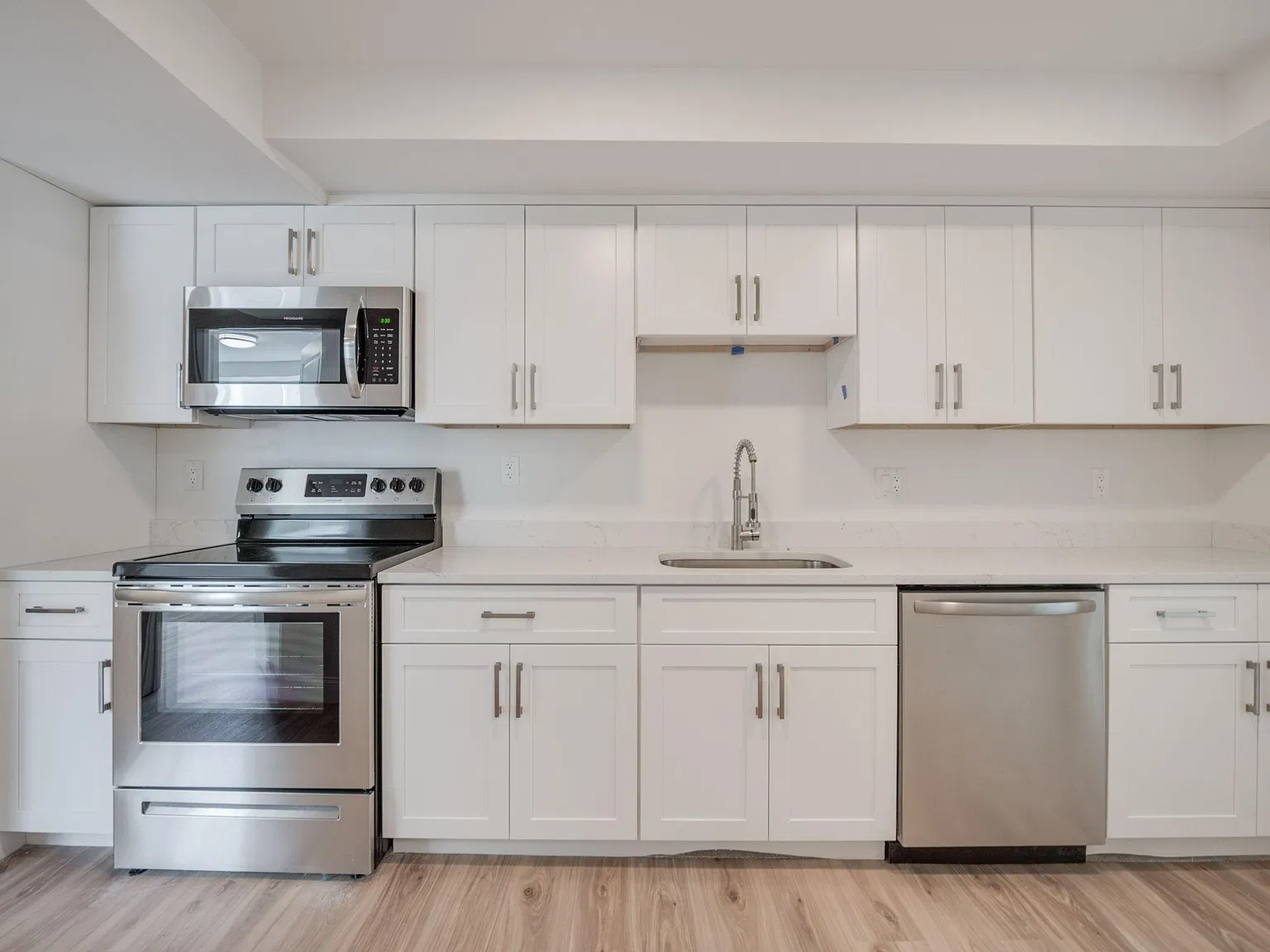 2 bed, 695 sqft, $2,050 — Photo 2