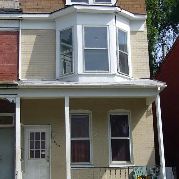 615 W Locust St — Photo 1
