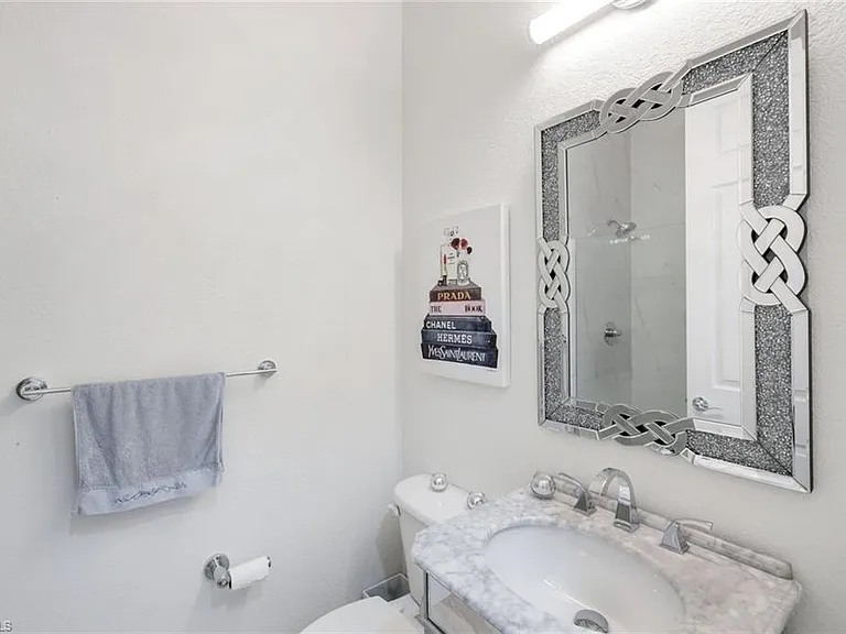 22660 Fairlawn Ct — Photo 33