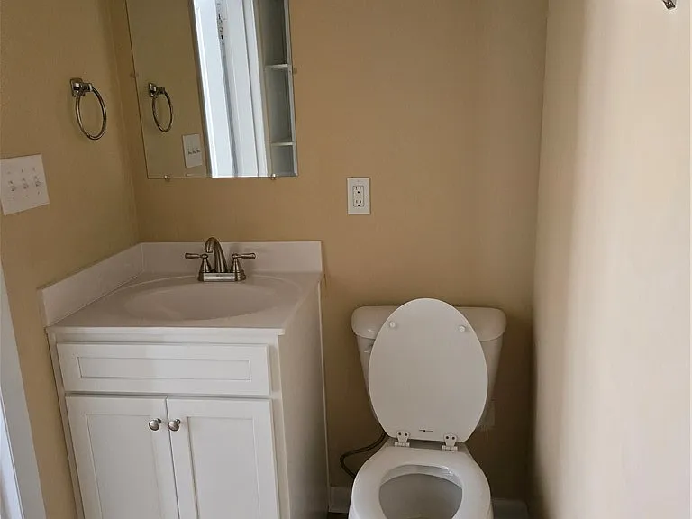 704 Dwain Dr — Photo 9