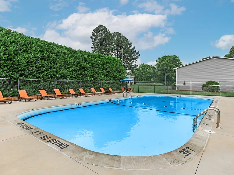 Meadowbrook Apartments — Photo 12