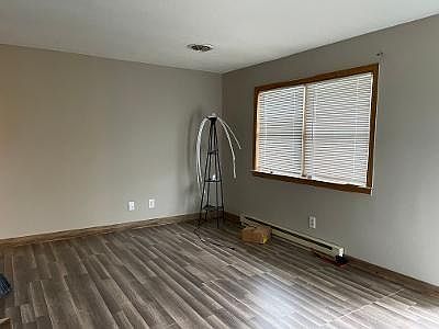 3rd image of 115 Katherine Ct