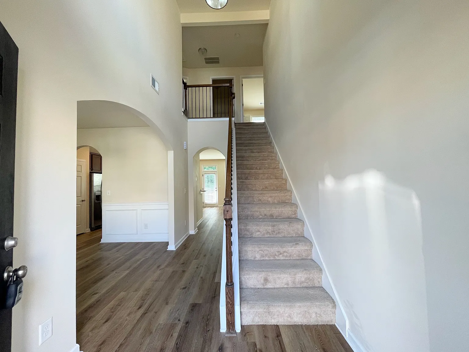 5 bed, 2638 sqft, $2,550 — Photo 2