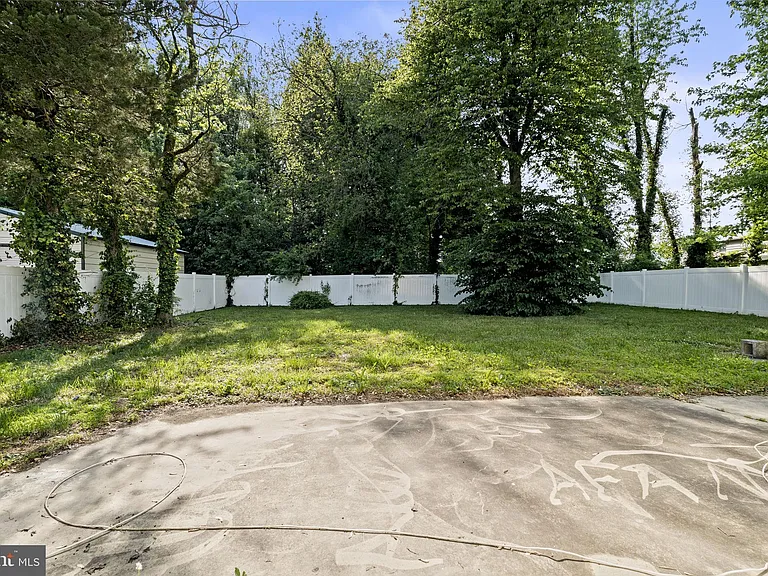 901 Russo Dr — Photo 33