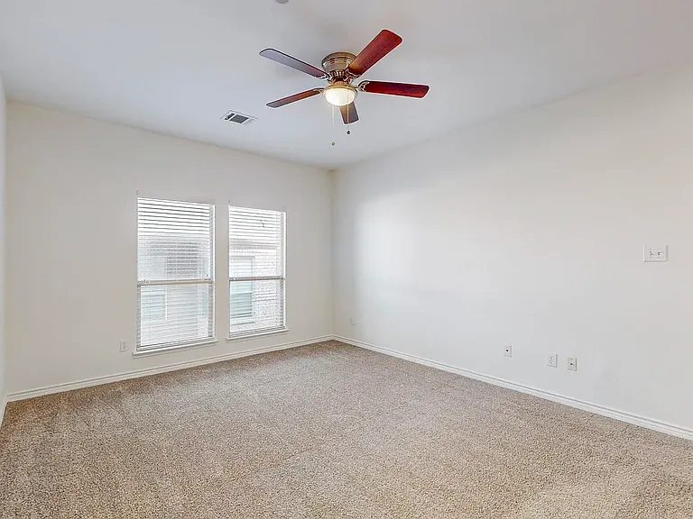 6818 Cortona Ln — Photo 23