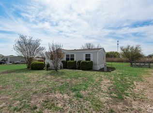 911 W Sterrett Rd, Waxahachie, TX 75167