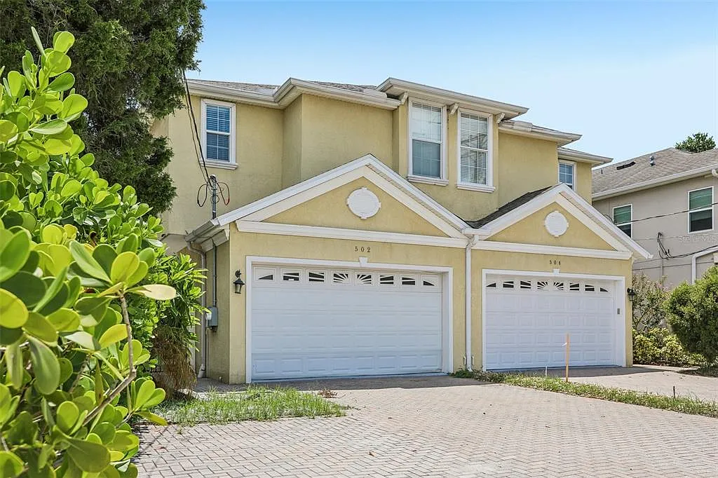 3 bed, 2.5 bath, 2405 sqft, $4,100 — Photo 3