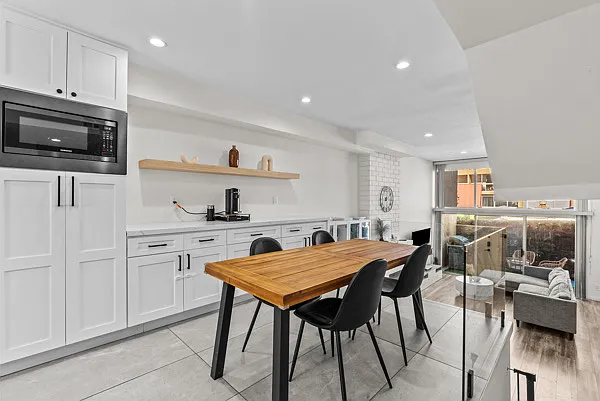 5409 Yarmouth Ave #3 — Photo 9