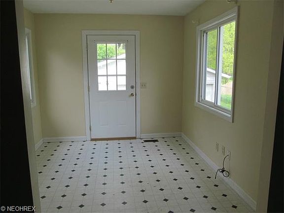 4th image of 363 Washington Cir
