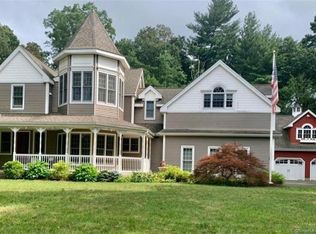 4 Brookfield Dr, Ellington, CT 06029
