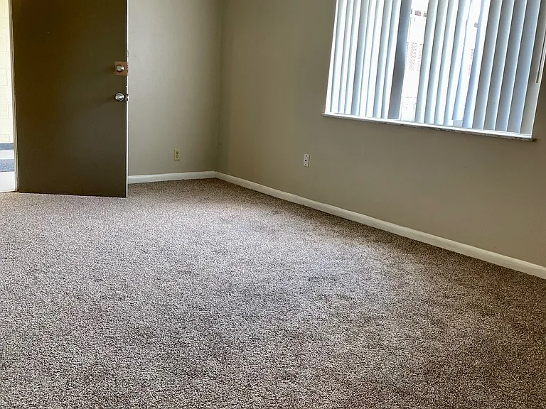 Bermuda Heights Apartments — Photo 42