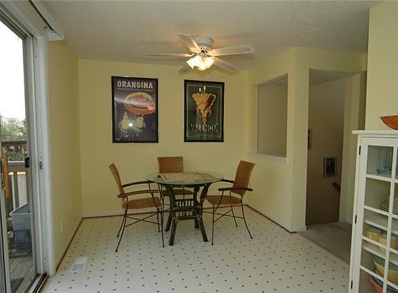 Eat-In Kitchen