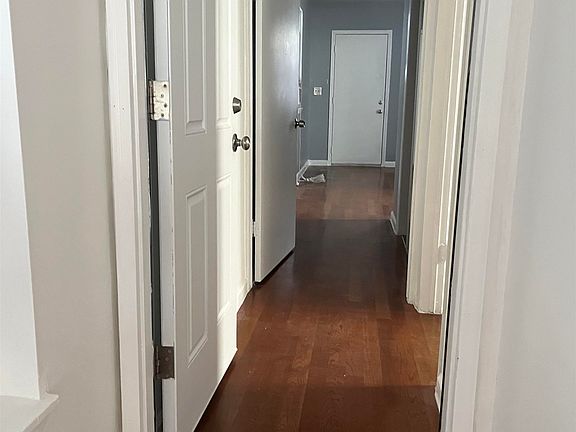 5th image of 188 Zabriskie St
