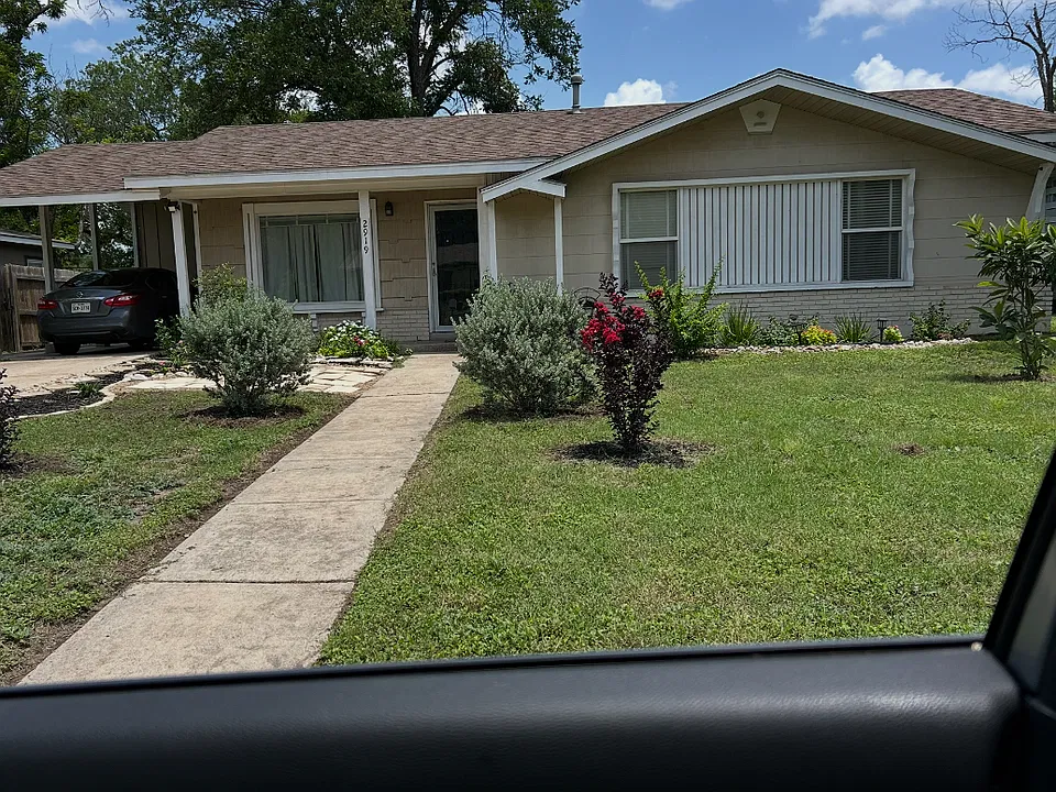 2919 Shady Springs Dr