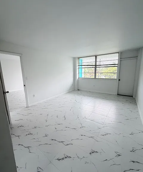 Island Apartments — Photo 6