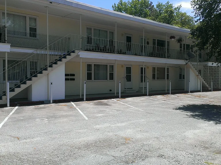 Kingston Landing Apartments — Photo 3