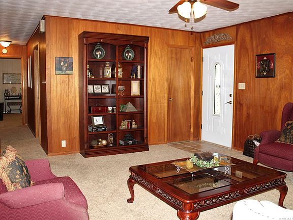 5th image of 404 Washington St