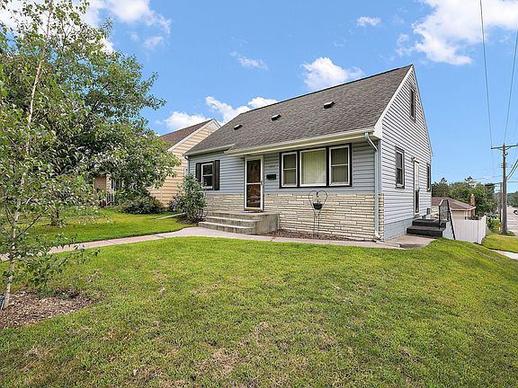 3rd image of 5262 6th St NE