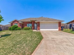4206 Syracuse St, Moore, OK 73160