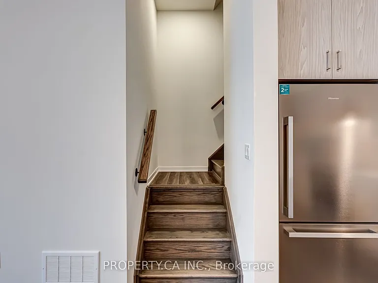 80 Honeycrisp Cres #Townhouse 377 — Photo 10