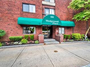 666 Main St #L4, Winchester, MA 01890